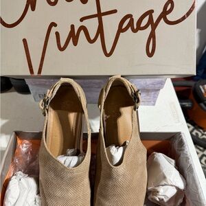 Vintage Beige Women's Flats with Buckle